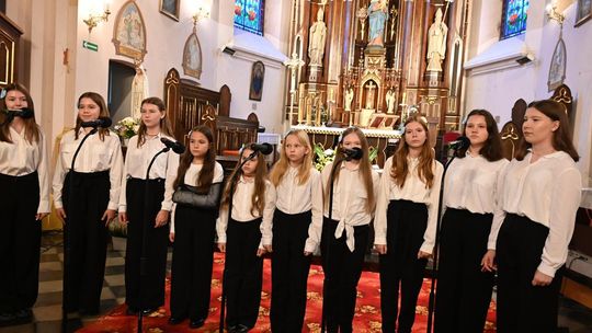 5. edycja PRZEGLĄDU PIEŚNI MARYJNEJ "Ciebie na wieki wychwalać będziemy" [GALERIA ZDJĘĆ]