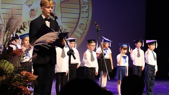 Chełm. Drogi do szczęścia - przedstawienie uczniów szkoły społecznej [GALERIA ZDJĘĆ]