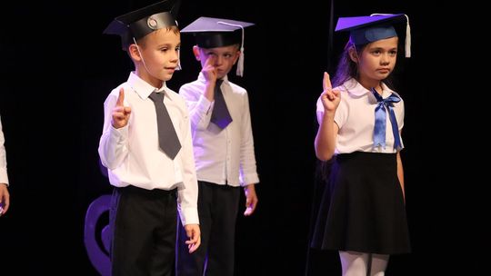 Chełm. Drogi do szczęścia - przedstawienie uczniów szkoły społecznej [GALERIA ZDJĘĆ]