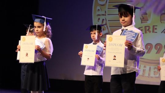 Chełm. Drogi do szczęścia - przedstawienie uczniów szkoły społecznej [GALERIA ZDJĘĆ]