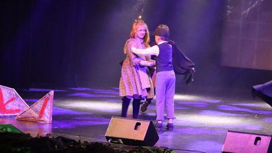 Chełm. Drogi do szczęścia - przedstawienie uczniów szkoły społecznej [GALERIA ZDJĘĆ]