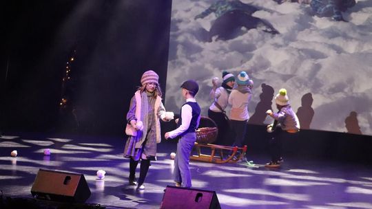 Chełm. Drogi do szczęścia - przedstawienie uczniów szkoły społecznej [GALERIA ZDJĘĆ]