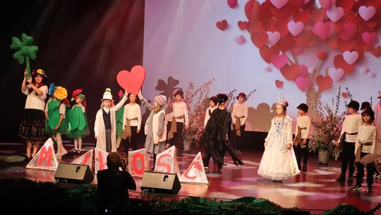 Chełm. Drogi do szczęścia - przedstawienie uczniów szkoły społecznej [GALERIA ZDJĘĆ]