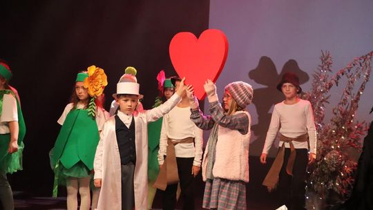 Chełm. Drogi do szczęścia - przedstawienie uczniów szkoły społecznej [GALERIA ZDJĘĆ]