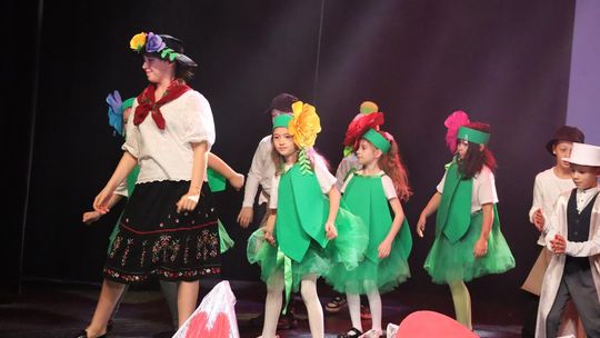 Chełm. Drogi do szczęścia - przedstawienie uczniów szkoły społecznej [GALERIA ZDJĘĆ]