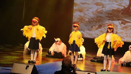 Chełm. Drogi do szczęścia - przedstawienie uczniów szkoły społecznej [GALERIA ZDJĘĆ]