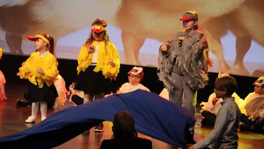 Chełm. Drogi do szczęścia - przedstawienie uczniów szkoły społecznej [GALERIA ZDJĘĆ]