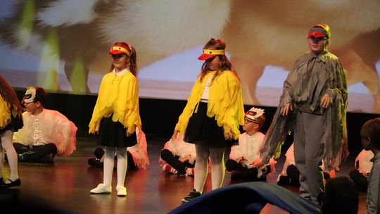 Chełm. Drogi do szczęścia - przedstawienie uczniów szkoły społecznej [GALERIA ZDJĘĆ]