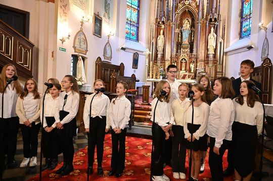 5. edycja PRZEGLĄDU PIEŚNI MARYJNEJ "Ciebie na wieki wychwalać będziemy" [GALERIA ZDJĘĆ]