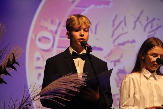 Chełm. Drogi do szczęścia - przedstawienie uczniów szkoły społecznej [GALERIA ZDJĘĆ]