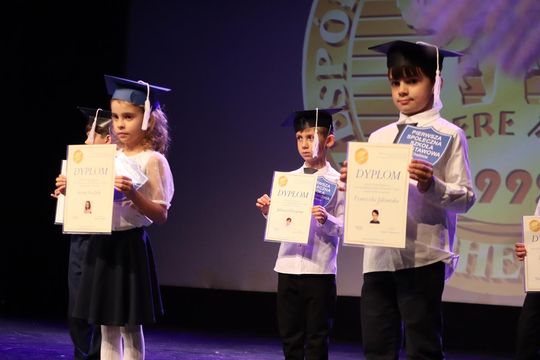 Chełm. Drogi do szczęścia - przedstawienie uczniów szkoły społecznej [GALERIA ZDJĘĆ]