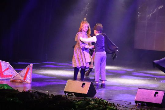 Chełm. Drogi do szczęścia - przedstawienie uczniów szkoły społecznej [GALERIA ZDJĘĆ]