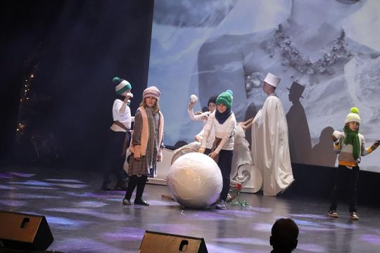 Chełm. Drogi do szczęścia - przedstawienie uczniów szkoły społecznej [GALERIA ZDJĘĆ]