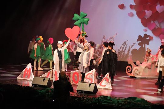 Chełm. Drogi do szczęścia - przedstawienie uczniów szkoły społecznej [GALERIA ZDJĘĆ]