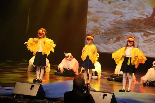 Chełm. Drogi do szczęścia - przedstawienie uczniów szkoły społecznej [GALERIA ZDJĘĆ]