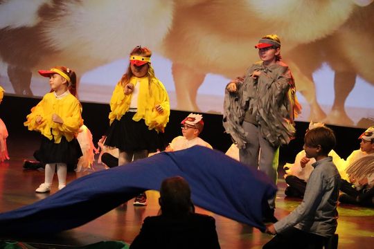 Chełm. Drogi do szczęścia - przedstawienie uczniów szkoły społecznej [GALERIA ZDJĘĆ]