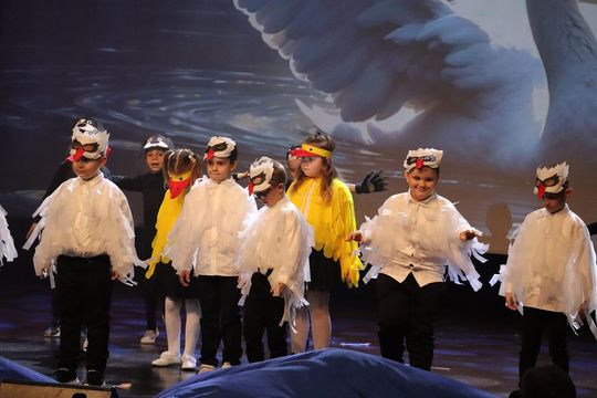 Chełm. Drogi do szczęścia - przedstawienie uczniów szkoły społecznej [GALERIA ZDJĘĆ]