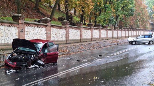 Chełm. Zderzenie aut na ul. Szwoleżerów. Ruch zablokowany! [ZDJĘCIA]