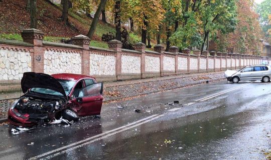 Chełm. Zderzenie aut na ul. Szwoleżerów. Ruch zablokowany! [ZDJĘCIA]