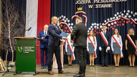 Gm. Chełm. Nadanie imienia Marszałka Józefa Piłsudskiego Szkole Podstawowej w Stawie [GALERIA ZDJĘĆ]