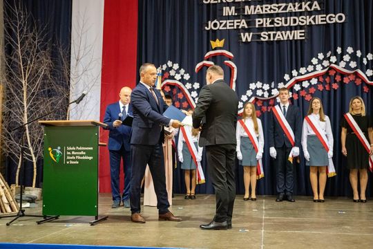 Gm. Chełm. Nadanie imienia Marszałka Józefa Piłsudskiego Szkole Podstawowej w Stawie [GALERIA ZDJĘĆ]