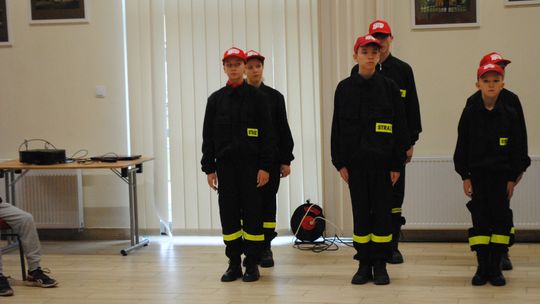 Gm. Izbica. Ślubowanie Młodzieżowej Drużyny Pożarniczej OSP Izbica [GALERIA ZDJĘĆ]