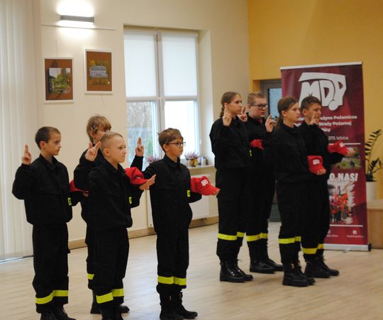 Gm. Izbica. Ślubowanie Młodzieżowej Drużyny Pożarniczej OSP Izbica [GALERIA ZDJĘĆ]