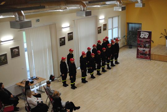 Gm. Izbica. Ślubowanie Młodzieżowej Drużyny Pożarniczej OSP Izbica [GALERIA ZDJĘĆ]