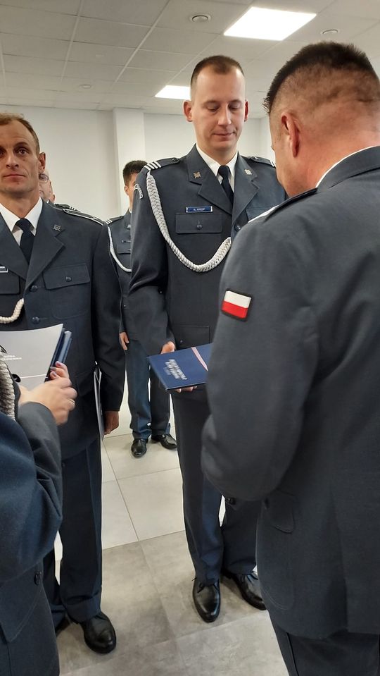 Wyższe stopnie służbowe oraz odznaczenia dla funkcjonariuszy Zakładu Karnego w Chełmie [GALERIA ZDJĘĆ]