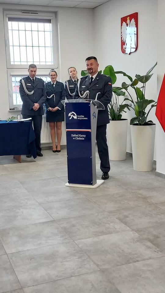Wyższe stopnie służbowe oraz odznaczenia dla funkcjonariuszy Zakładu Karnego w Chełmie [GALERIA ZDJĘĆ]