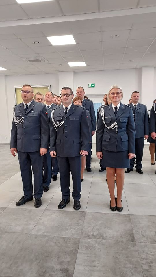 Wyższe stopnie służbowe oraz odznaczenia dla funkcjonariuszy Zakładu Karnego w Chełmie [GALERIA ZDJĘĆ]