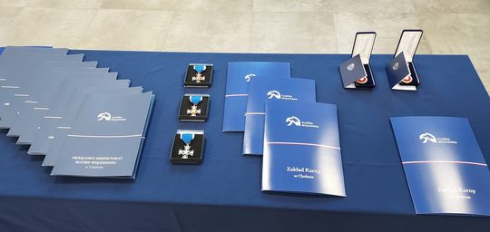 Wyższe stopnie służbowe oraz odznaczenia dla funkcjonariuszy Zakładu Karnego w Chełmie [GALERIA ZDJĘĆ]