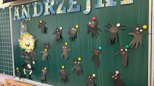 Gm. Wierzbica. Szalone andrzejki w Szkole Podstawowej w Wierzbicy [GALERIA ZDJĘĆ]