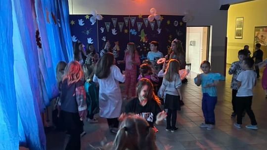 Gm. Wierzbica. Szalone andrzejki w Szkole Podstawowej w Wierzbicy [GALERIA ZDJĘĆ]