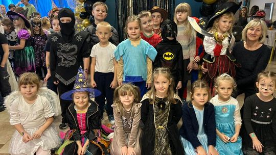 Gm. Wierzbica. Szalone andrzejki w Szkole Podstawowej w Wierzbicy [GALERIA ZDJĘĆ]