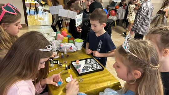 Gm. Wierzbica. Szalone andrzejki w Szkole Podstawowej w Wierzbicy [GALERIA ZDJĘĆ]