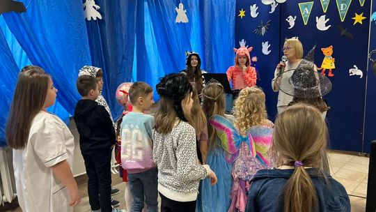 Gm. Wierzbica. Szalone andrzejki w Szkole Podstawowej w Wierzbicy [GALERIA ZDJĘĆ]