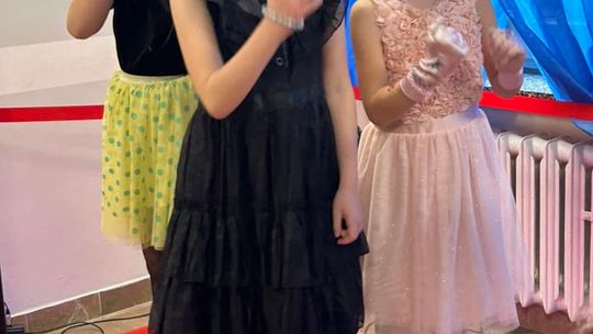 Gm. Wierzbica. Szalone andrzejki w Szkole Podstawowej w Wierzbicy [GALERIA ZDJĘĆ]