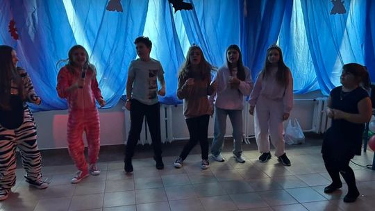 Gm. Wierzbica. Szalone andrzejki w Szkole Podstawowej w Wierzbicy [GALERIA ZDJĘĆ]