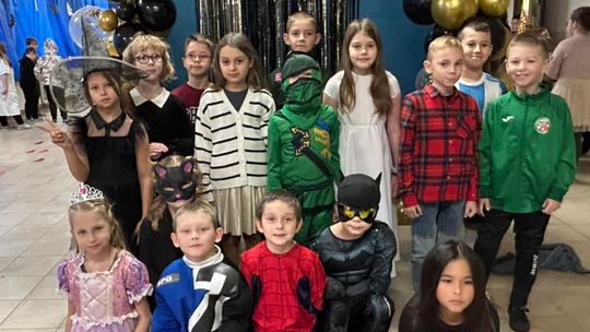 Gm. Wierzbica. Szalone andrzejki w Szkole Podstawowej w Wierzbicy [GALERIA ZDJĘĆ]