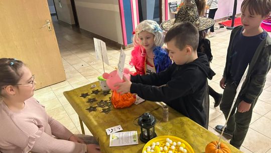 Gm. Wierzbica. Szalone andrzejki w Szkole Podstawowej w Wierzbicy [GALERIA ZDJĘĆ]