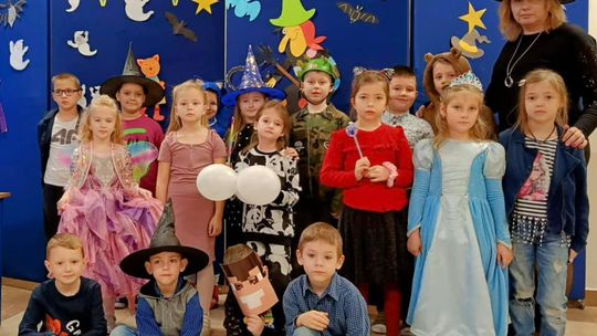 Gm. Wierzbica. Szalone andrzejki w Szkole Podstawowej w Wierzbicy [GALERIA ZDJĘĆ]