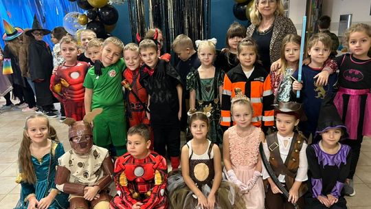 Gm. Wierzbica. Szalone andrzejki w Szkole Podstawowej w Wierzbicy [GALERIA ZDJĘĆ]