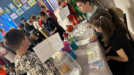 Gm. Wierzbica. Szalone andrzejki w Szkole Podstawowej w Wierzbicy [GALERIA ZDJĘĆ]