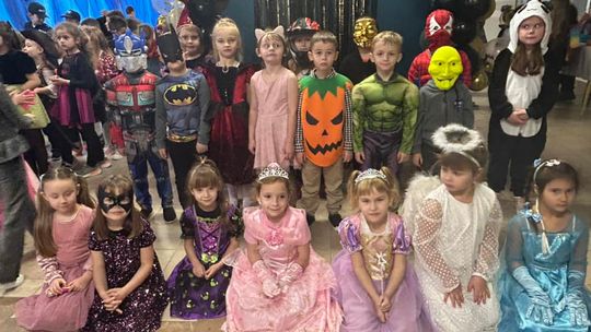 Gm. Wierzbica. Szalone andrzejki w Szkole Podstawowej w Wierzbicy [GALERIA ZDJĘĆ]