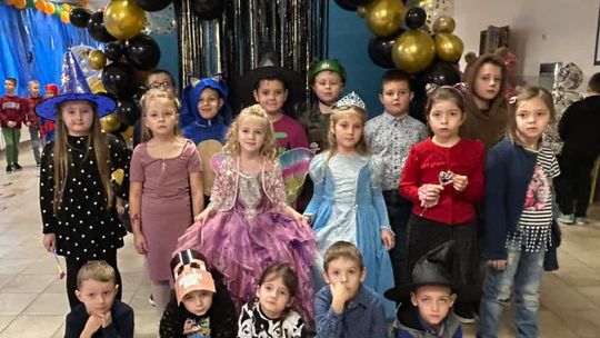 Gm. Wierzbica. Szalone andrzejki w Szkole Podstawowej w Wierzbicy [GALERIA ZDJĘĆ]