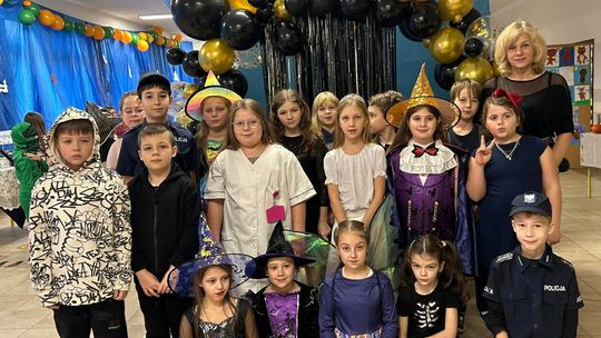 Gm. Wierzbica. Szalone andrzejki w Szkole Podstawowej w Wierzbicy [GALERIA ZDJĘĆ]