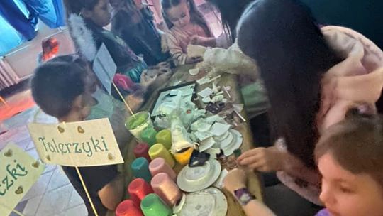 Gm. Wierzbica. Szalone andrzejki w Szkole Podstawowej w Wierzbicy [GALERIA ZDJĘĆ]