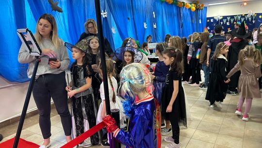 Gm. Wierzbica. Szalone andrzejki w Szkole Podstawowej w Wierzbicy [GALERIA ZDJĘĆ]