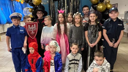 Gm. Wierzbica. Szalone andrzejki w Szkole Podstawowej w Wierzbicy [GALERIA ZDJĘĆ]